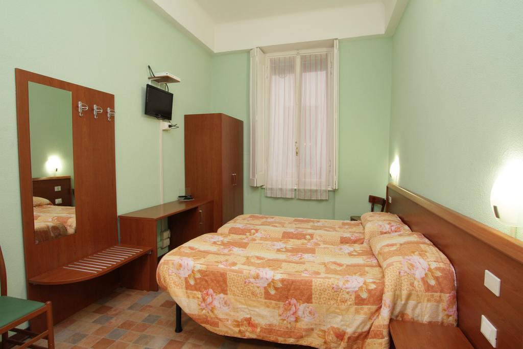 Hotel Barone جنوة الغرفة الصورة